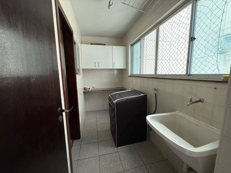Apartamento Amplo e Varandado a 1 Minuto da Praia: 55ª foto da galeria de imagens do imóvel