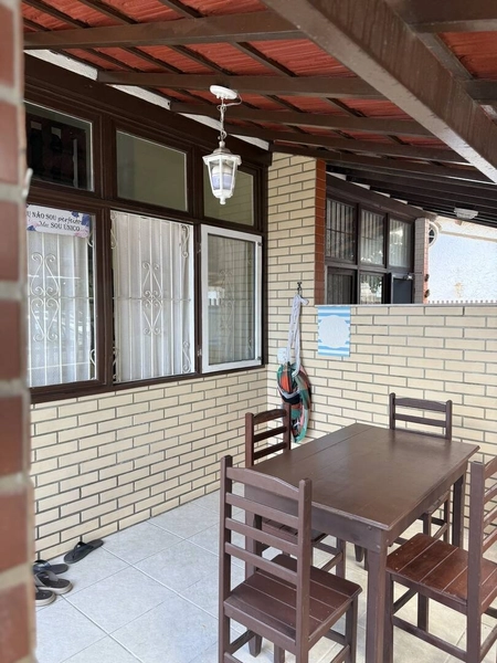 CASA EM CONDOMÍNIO NO PERÓ -  3 QUARTOS, VARANDA E A 2 MINUTOS DA PRAIA.: 4ª foto da galeria de imagens do imóvel