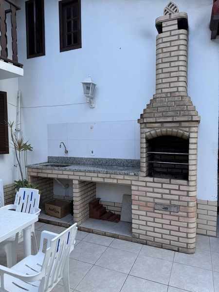 CASA EM CONDOMÍNIO NO PERÓ -  3 QUARTOS, VARANDA E A 2 MINUTOS DA PRAIA.: 6ª foto da galeria de imagens do imóvel