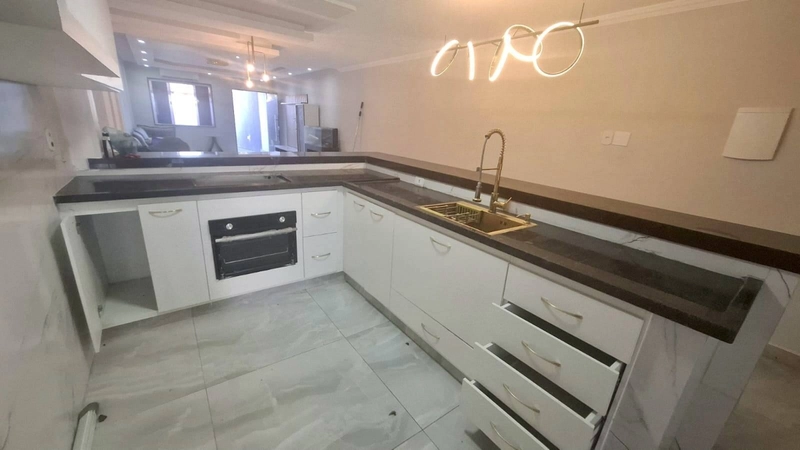 Triplex de Luxo em Condomínio em Unamar: 5ª foto da galeria de imagens do imóvel