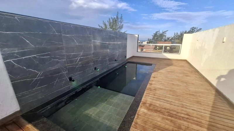 Triplex de Luxo em Condomínio em Unamar: 1ª foto da galeria de imagens do imóvel
