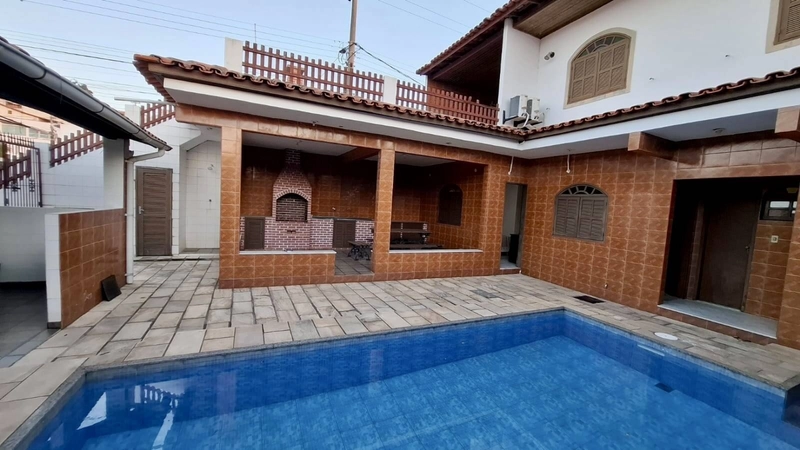 Excelente Casa Com Piscina, área gourmet,  salão de jogos e de festa.: 1ª foto da galeria de imagens do imóvel