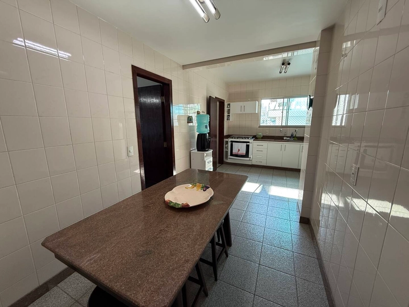 Apartamento Amplo e Varandado a 1 Minuto da Praia: 16ª foto da galeria de imagens do imóvel