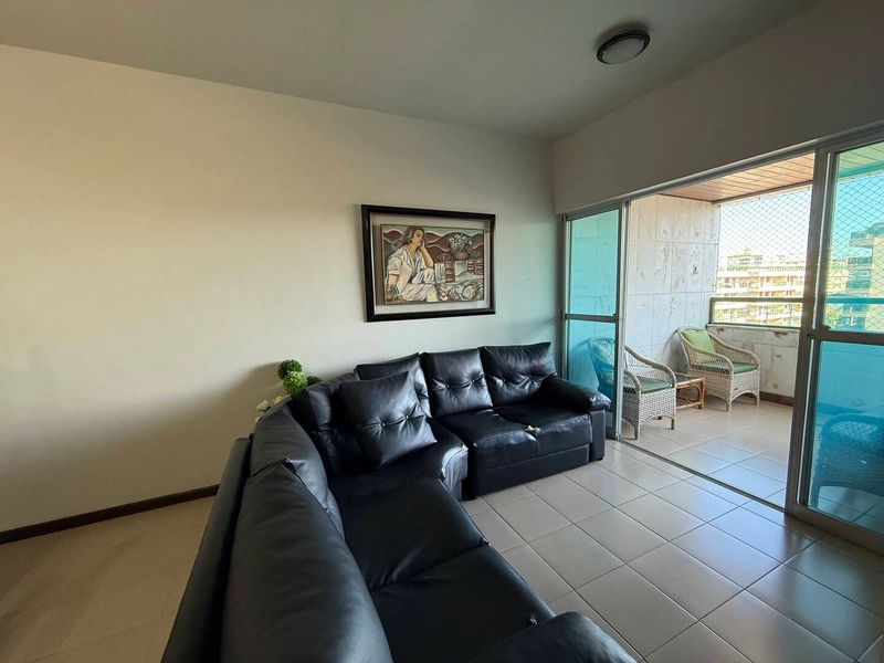 Apartamento Amplo e Varandado a 1 Minuto da Praia: 3ª foto da galeria de imagens do imóvel