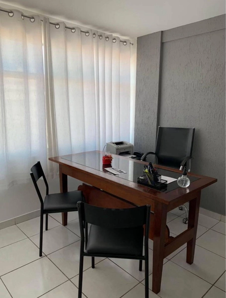 Sala a venda e ou locação Centro de Cabo Frio: 1ª foto da galeria de imagens do imóvel