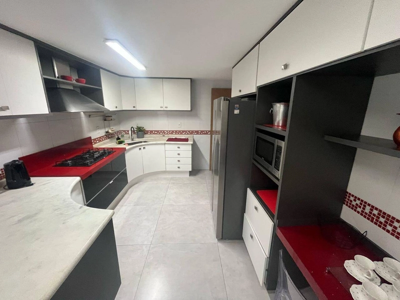Residência Exclusiva à Beira da Lagoa – Sofisticação e Privacidade: 11ª foto da galeria de imagens do imóvel