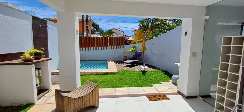 Residência Exclusiva à Beira da Lagoa – Sofisticação e Privacidade: 8ª foto da galeria de imagens do imóvel