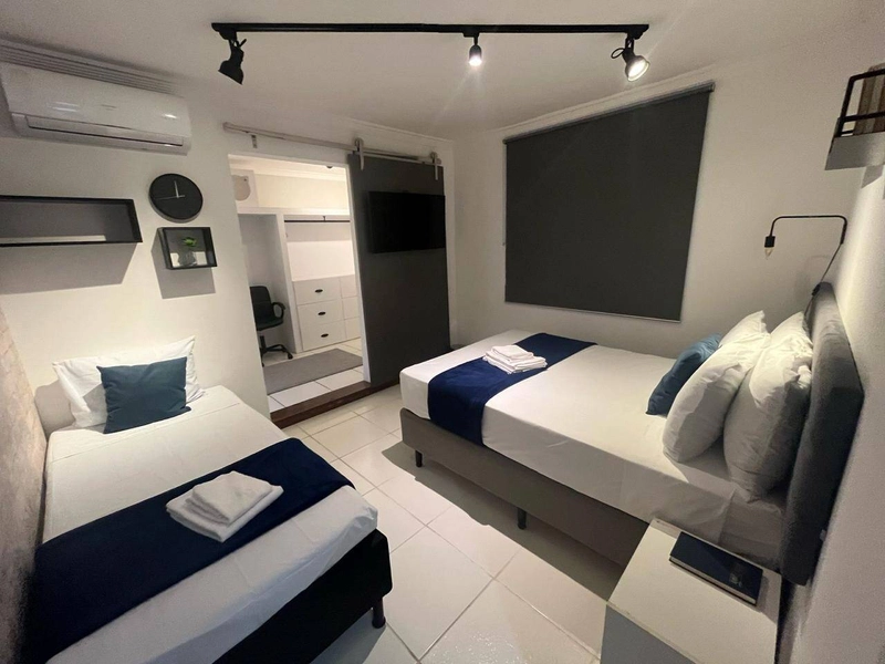 Residência Exclusiva à Beira da Lagoa – Sofisticação e Privacidade: 29ª foto da galeria de imagens do imóvel