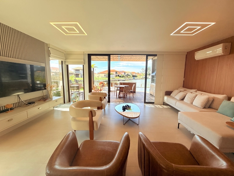 Casa 4 suítes com piscina no canal navegável, Aretê Búzios: 3ª foto da galeria de imagens do imóvel