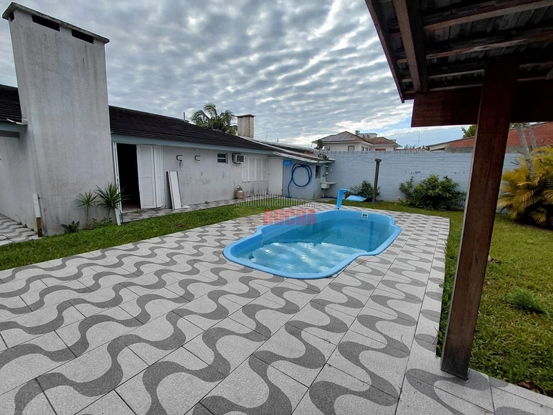 Casa com Piscina a 2 quadras do mar!: 28ª foto da galeria de imagens do imóvel