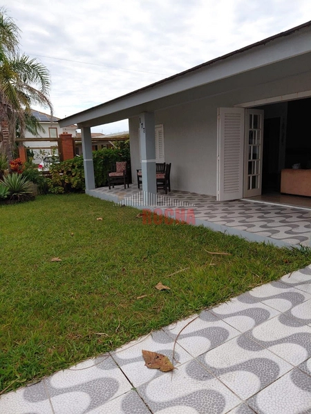 Casa com Piscina a 2 quadras do mar!: 27ª foto da galeria de imagens do imóvel