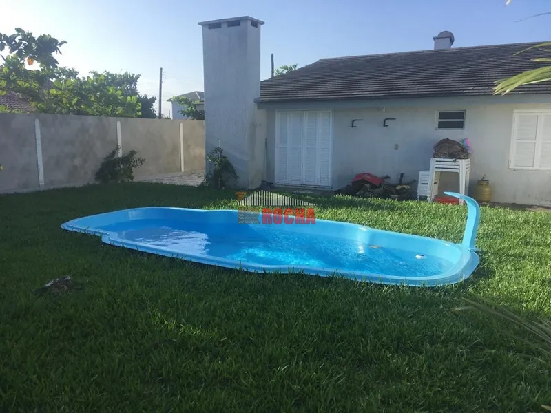 Casa com Piscina a 2 quadras do mar!: 1ª foto da galeria de imagens do imóvel