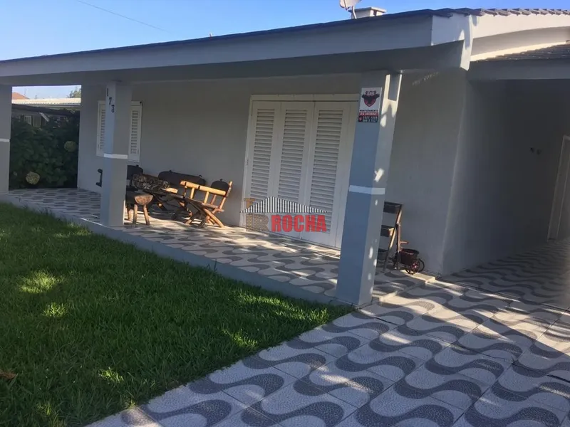 Casa com Piscina a 2 quadras do mar!: 3ª foto da galeria de imagens do imóvel