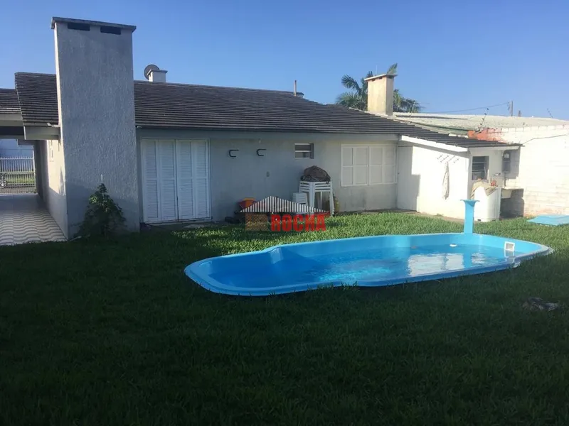 Casa com Piscina a 2 quadras do mar!: 27ª foto da galeria de imagens do imóvel