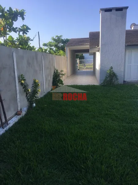 Casa com Piscina a 2 quadras do mar!: 6ª foto da galeria de imagens do imóvel