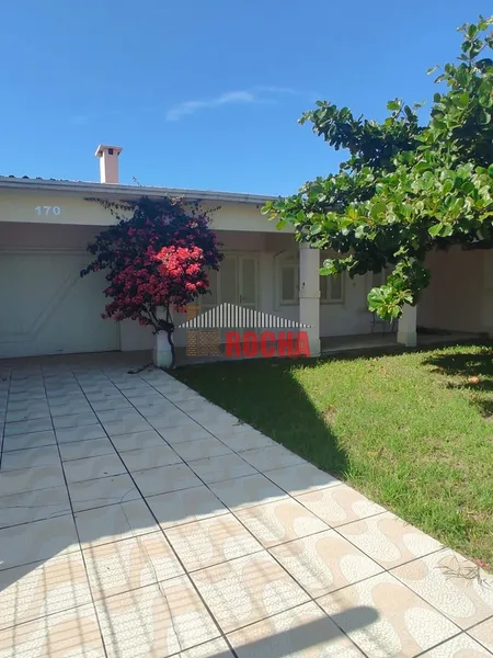 CASA COM LAJE A UMA QUADRA DO MAR!: 2ª foto da galeria de imagens do imóvel