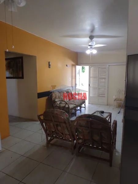 CASA COM LAJE A UMA QUADRA DO MAR!: 6ª foto da galeria de imagens do imóvel