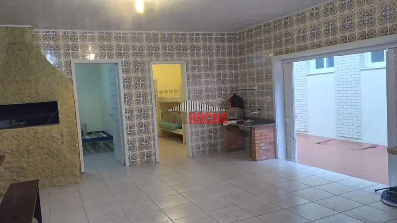 CASA COM AMPLO TERRENO DE ESQUINA 1 QUADRA DO MAR!: 14ª foto da galeria de imagens do imóvel