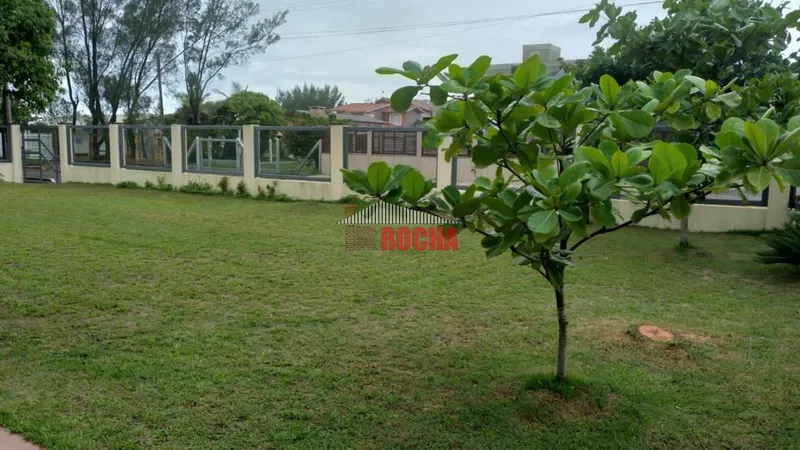 CASA COM AMPLO TERRENO DE ESQUINA 1 QUADRA DO MAR!: 6ª foto da galeria de imagens do imóvel