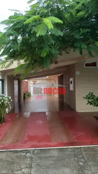 CASA COM AMPLO TERRENO DE ESQUINA 1 QUADRA DO MAR!: 7ª foto da galeria de imagens do imóvel