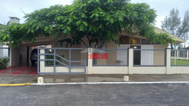 CASA COM AMPLO TERRENO DE ESQUINA 1 QUADRA DO MAR!: 24ª foto da galeria de imagens do imóvel