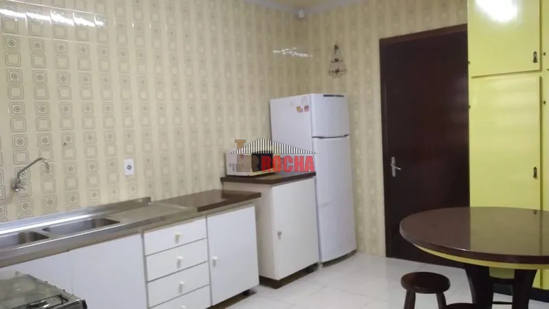 CASA COM AMPLO TERRENO DE ESQUINA 1 QUADRA DO MAR!: 20ª foto da galeria de imagens do imóvel