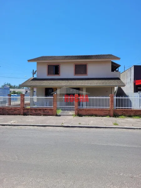 SOBRADO DE ESQUINA A 1 QUADRA DO MAR!: 8ª foto da galeria de imagens do imóvel