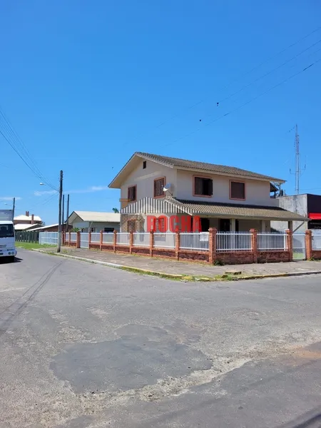 SOBRADO DE ESQUINA A 1 QUADRA DO MAR!: 15ª foto da galeria de imagens do imóvel