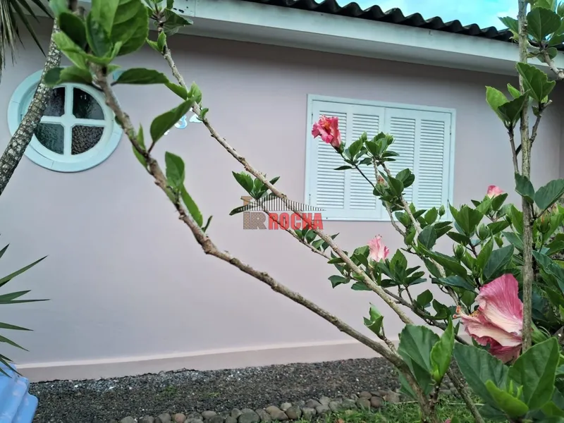 CASA COM PISCINA A 3 QUADRAS DO MAR!: 2ª foto da galeria de imagens do imóvel