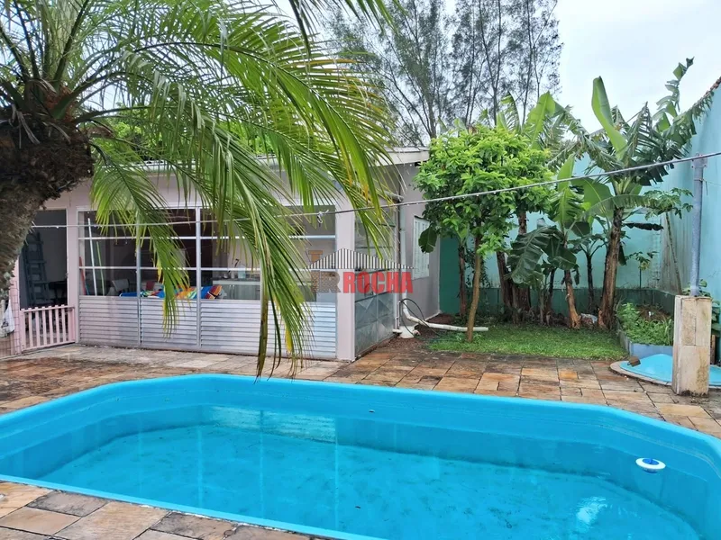 CASA COM PISCINA A 3 QUADRAS DO MAR!: 5ª foto da galeria de imagens do imóvel
