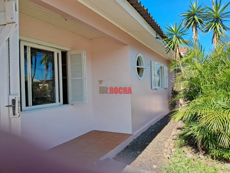 CASA COM PISCINA A 3 QUADRAS DO MAR!: 4ª foto da galeria de imagens do imóvel