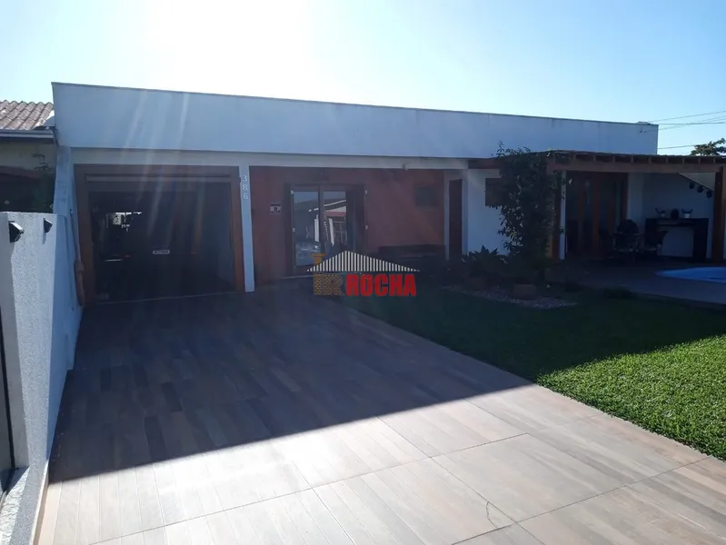 CASA COM PISCINA A POUCOS METROS DO MAR!: 3ª foto da galeria de imagens do imóvel