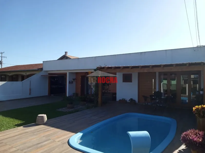 CASA COM PISCINA A POUCOS METROS DO MAR!: 2ª foto da galeria de imagens do imóvel