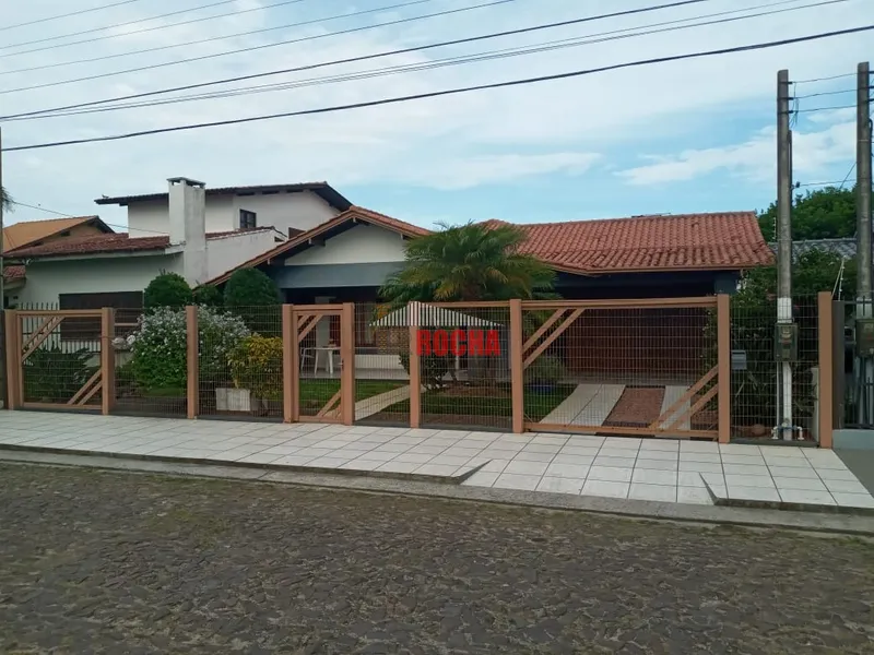 LINDA E AMPLA CASA EM PRAIA DE CAPÃO DA CANOA!: 1ª foto da galeria de imagens do imóvel