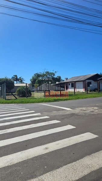 CASA COM AMPLO TERRENO DE ESQUINA EM PRAIA CURUMIM!: 2ª foto da galeria de imagens do imóvel