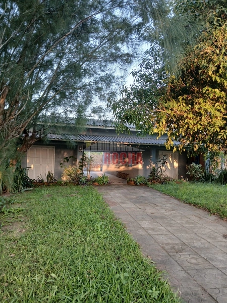 CASA A POUCOS  METROS DO MAR EM PRAIA DE ARROIO TEIXEIRA: 1ª foto da galeria de imagens do imóvel