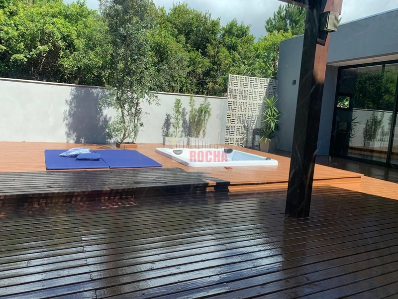 OFERTA! CASA COM AMPLO TERRENO DE ESQUINA EM PRAIA DE ARROIO TEIXEIRA: 4ª foto da galeria de imagens do imóvel