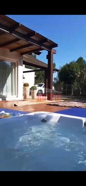 OFERTA! CASA COM AMPLO TERRENO DE ESQUINA EM PRAIA DE ARROIO TEIXEIRA: 2ª foto da galeria de imagens do imóvel