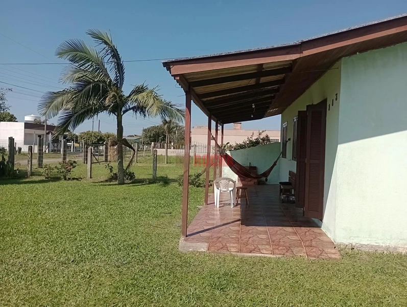CASA COM AMPLO PÁTIO EM PRAIA ARROIO TEIXEIRA!: 5ª foto da galeria de imagens do imóvel