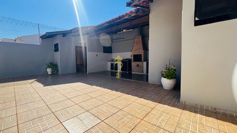 Casa à Venda no Bairro Nova Yorque | 3 Quartos com Suíte, Closet e Sacada – Araçatuba: 3ª foto da galeria de imagens do imóvel
