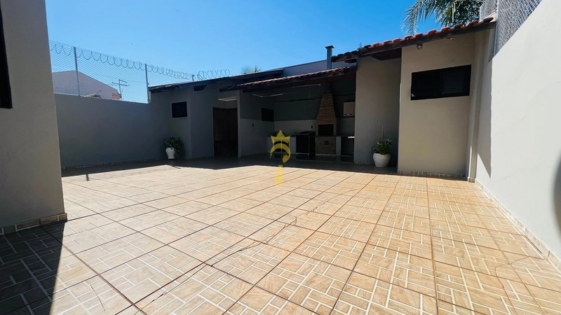 Casa à Venda no Bairro Nova Yorque | 3 Quartos com Suíte, Closet e Sacada – Araçatuba: 2ª foto da galeria de imagens do imóvel