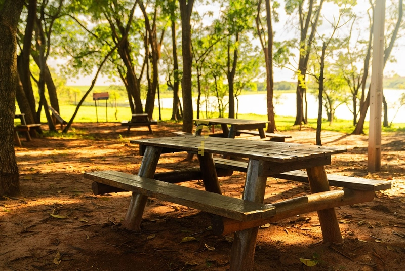 Terreno perto do píer à venda, condomínio Costa Azul: 5ª foto da galeria de imagens do imóvel