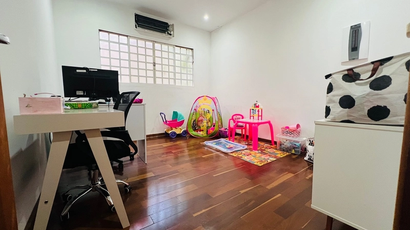 Casa com 3 pavimentos com elevador a venda: 4ª foto da galeria de imagens do imóvel