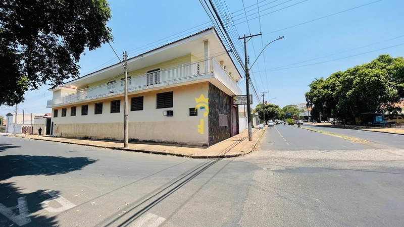 Sobrado para venda 3 dormitórios - salão comercial em baixo - garagens para 3 carros - bairro Planalto : 2ª foto da galeria de imagens do imóvel