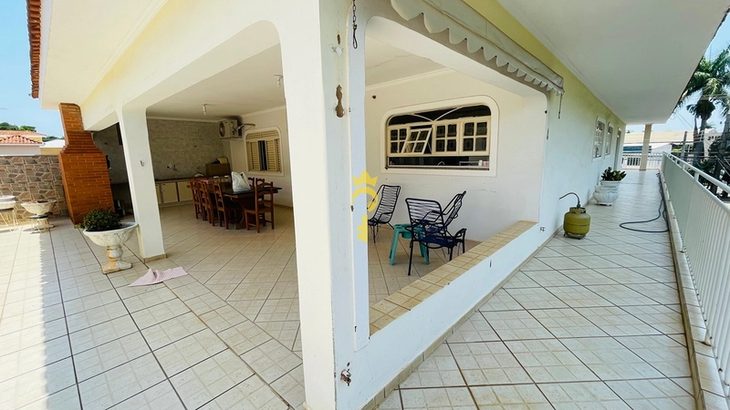 Sobrado para venda 3 dormitórios - salão comercial em baixo - garagens para 3 carros - bairro Planalto : 4ª foto da galeria de imagens do imóvel