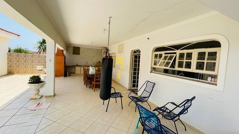 Sobrado para venda 3 dormitórios - salão comercial em baixo - garagens para 3 carros - bairro Planalto : 5ª foto da galeria de imagens do imóvel