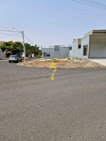 Terreno de esquina à venda no Residencial Barcelona 01: 14ª foto da galeria de imagens do imóvel