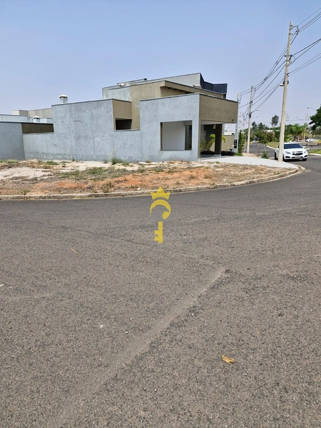 Terreno de esquina à venda no Residencial Barcelona 01: 11ª foto da galeria de imagens do imóvel