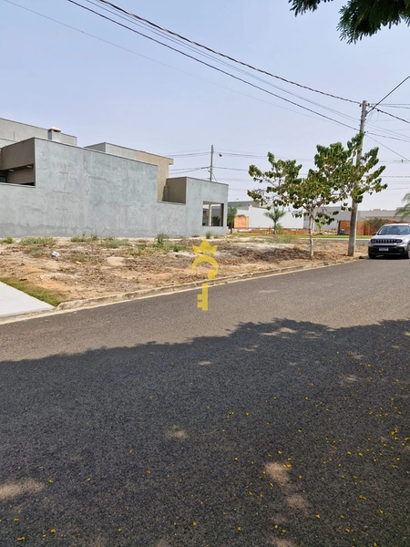 Terreno de esquina à venda no Residencial Barcelona 01: 13ª foto da galeria de imagens do imóvel
