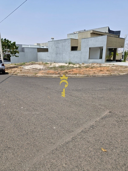 Terreno de esquina à venda no Residencial Barcelona 01: 9ª foto da galeria de imagens do imóvel